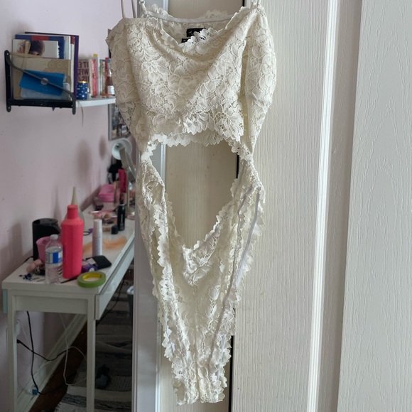 AS SEEN ON HAILEY BIEBER!! Urban Outfittets  lace cutout bodysuit - Picture 2 of 3
